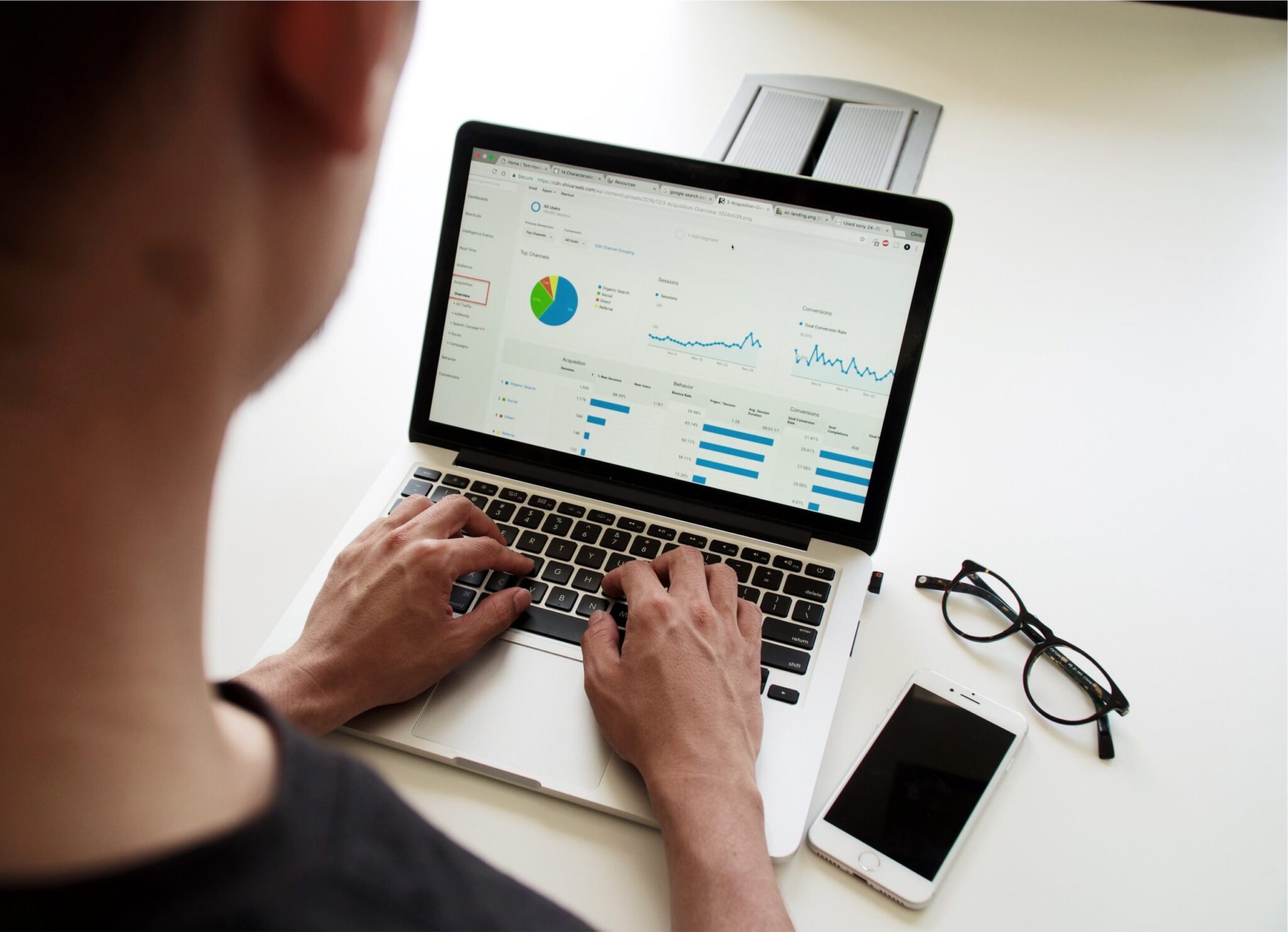 campaign-creators-pypeCEaJeZY-unsplash Gantt charts allow you to manage resources more efficiently