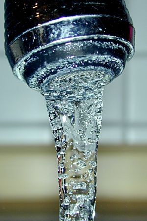 Česky: Pitná voda - kohoutek Español: Agua potable Česky: Pitná voda - kohoutek Español: Agua potable